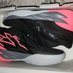 Puma Black and Pink Athletic Shoes with Dynamic Design